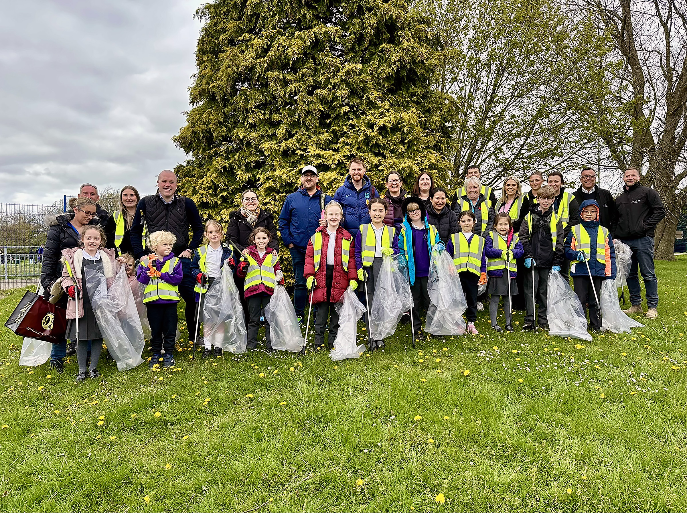 Stonewater and Vistry employees with Newlaithes Primary School children